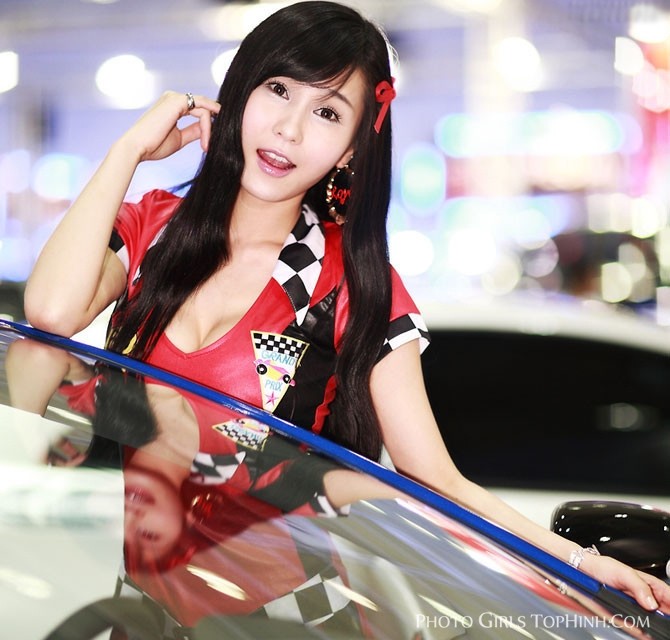 Ảnh girl xinh Hàn Quốc Hwang Mi Hee Cute với Car