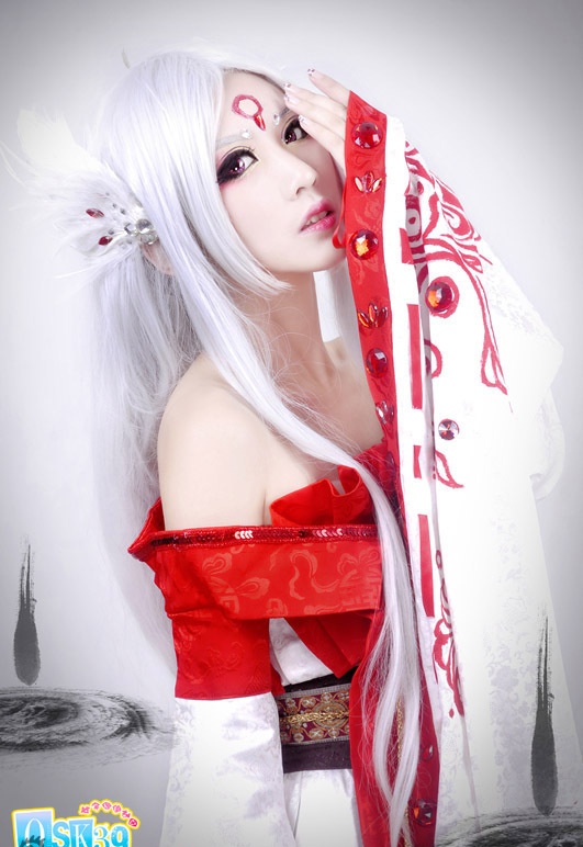 Ảnh Girl Cosplay với Red Clothes