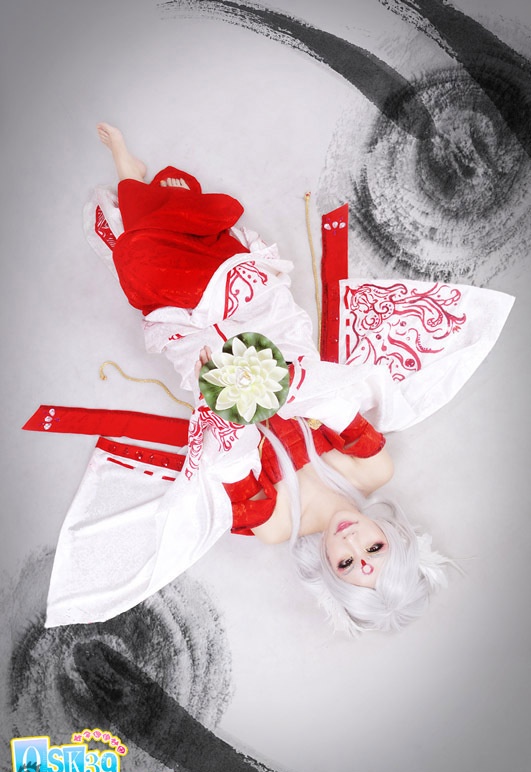 Ảnh Girl Cosplay với Red Clothes