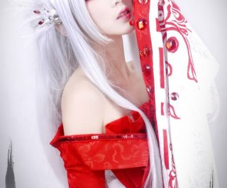 Ảnh Girl Cosplay với Red Clothes