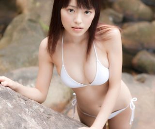 Hot girl Japan sexy với bikini cực xinh đẹp và cuốn hút